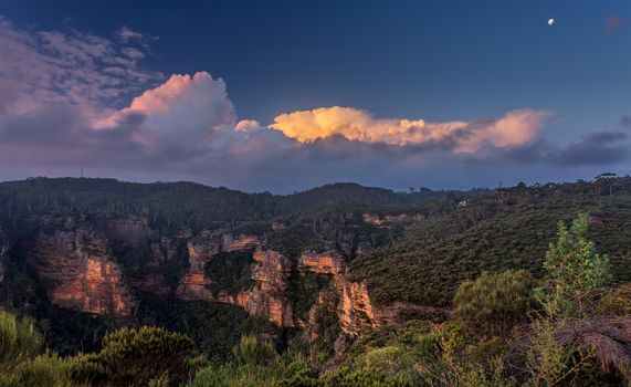 Views across to Norths Lookout and Nellies Glenand the start of the Six Foot Track