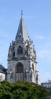 beautiful steeple, with a blue sky background 