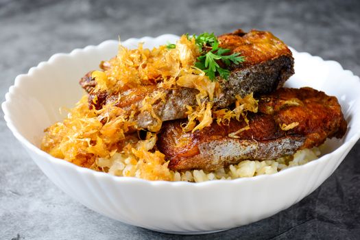 Deep fried sliced Pangasius fish with garlic, served with brown rice.