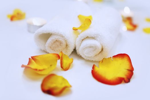 Two towels and rose petals in the spa salon