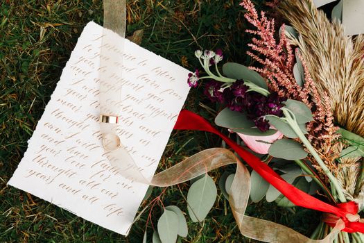 Wedding details flat lay. Wedding invitation. Ring box. Wedding bouquet. Copy space. Mock up. Envelope.