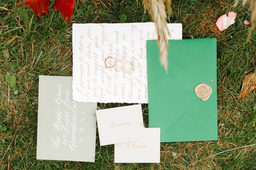 Wedding details flat lay. Wedding invitation. Ring box. Wedding bouquet. Copy space. Mock up. Envelope.