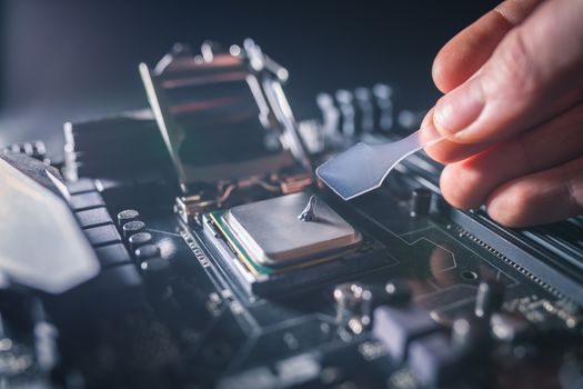 Application of thermal paste on the laptop processor chip for high-quality cooling