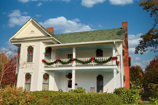 An old colonial farm house decorated for Christmas