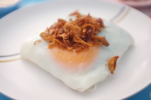 Steamed rice-skin dumplings with egg or vietnamese steamed rice noodle 