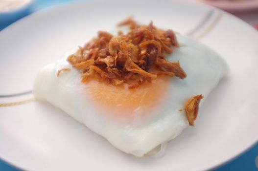 Steamed rice-skin dumplings with egg or vietnamese steamed rice noodle 