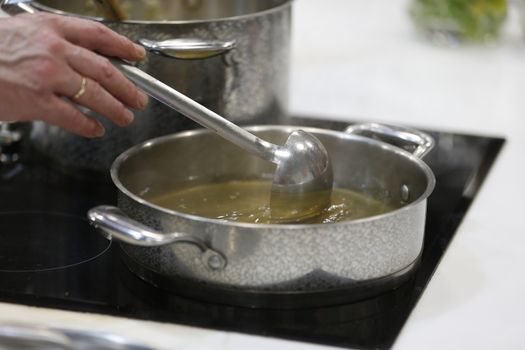 Stir the broth in a pan in a saucepan.Boil the soup. Stir the scoop broth. Liquid dish.