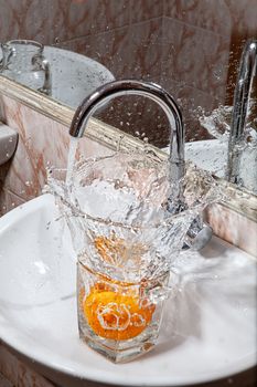 Metal water mixer and porcelain sink