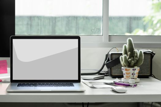 blank screen laptop on working desk