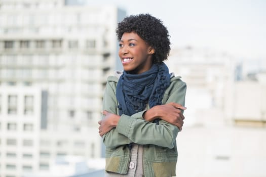 Smiling casual woman posing outdoors on a sunny day