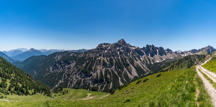 Fantastic hike in the Tannheim Mountains from the summit of Neunerkopfle over Landsberger hut to the beautiful Vilsalpsee.