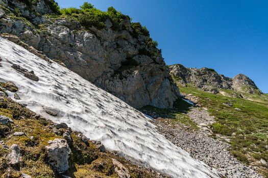 Fantastic hike in the Tannheim Mountains from the summit of Neunerkopfle over Landsberger hut to the beautiful Vilsalpsee.