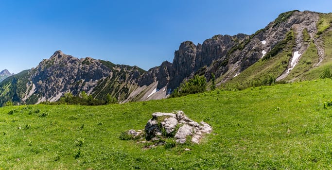 Fantastic hike in the Tannheim Mountains from the summit of Neunerkopfle over Landsberger hut to the beautiful Vilsalpsee.