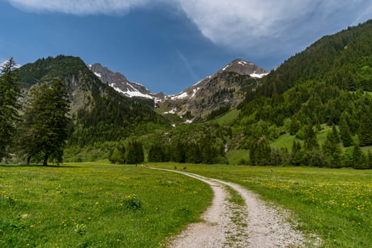 Adventurous hike around Vilsalpsee to the great Bergaicht waterfall in the Tannheimer Tal