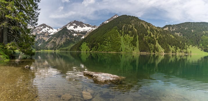 Adventurous hike around Vilsalpsee to the great Bergaicht waterfall in the Tannheimer Tal