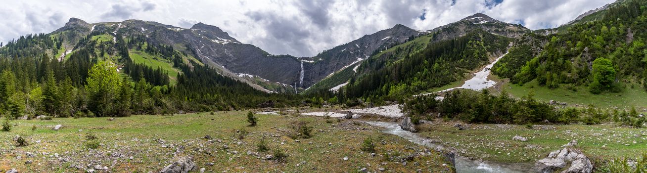 Adventurous hike around Vilsalpsee to the great Bergaicht waterfall in the Tannheimer Tal