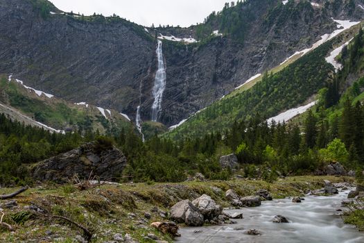 Adventurous hike around Vilsalpsee to the great Bergaicht waterfall in the Tannheimer Tal