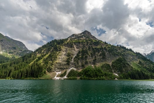 Adventurous hike around Vilsalpsee to the great Bergaicht waterfall in the Tannheimer Tal