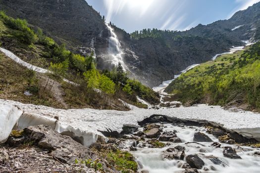 Adventurous hike around Vilsalpsee to the great Bergaicht waterfall in the Tannheimer Tal