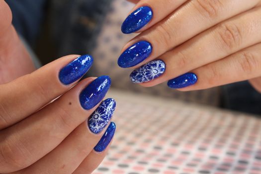 Blue stained glass, manicure design blue sky