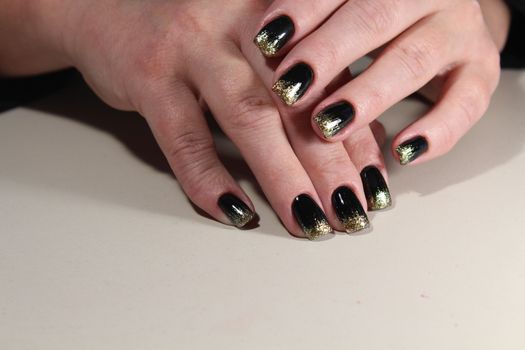 Evening manicure design in black and gold color. bast