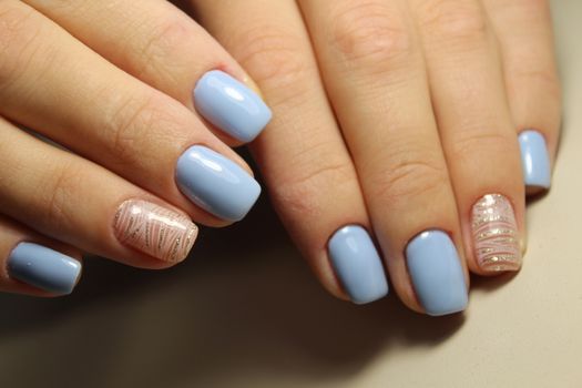 Design of manicure thin lines, blue and silver nails