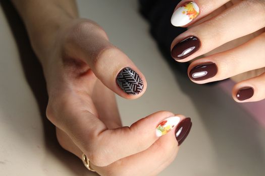 Manicure design brown crocodile, plated women's nails