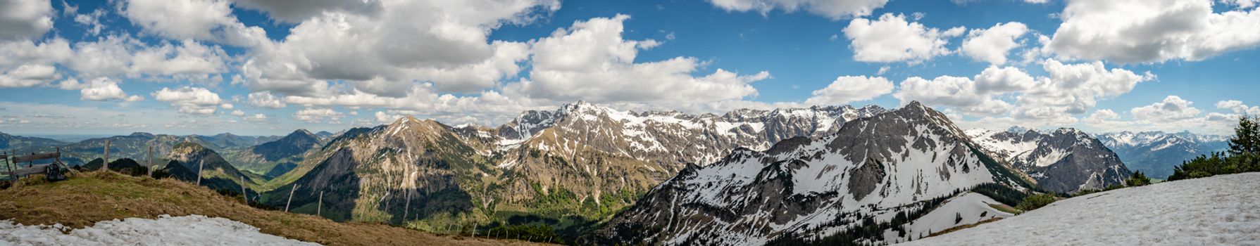 Fantastic crossing of Sonnenkopf, Heidelbeerkopf and Schnippenkopf in the Allgau Alps near Hinang, Sonfhofen