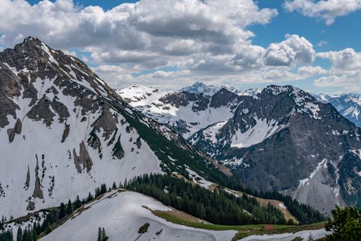 Fantastic crossing of Sonnenkopf, Heidelbeerkopf and Schnippenkopf in the Allgau Alps near Hinang, Sonfhofen