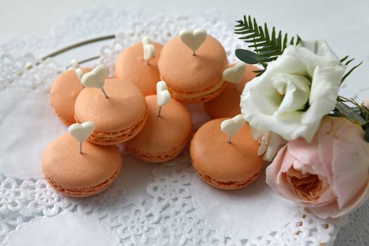 Cakes and boutonniere with roses 