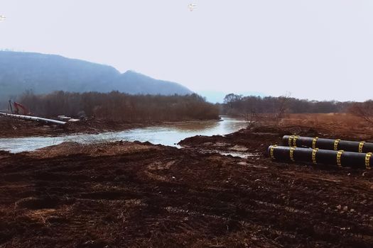 Construction of a pipeline across the river. Difficulties in laying pipelines. Pipes of a gas pipeline, construction and laying of pipelines for transportation of gas and oil.