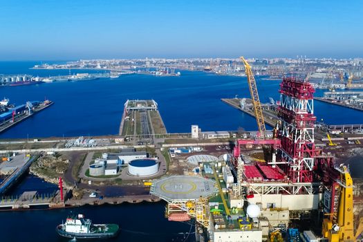 Drilling platform in the port. Towing of the oil platform.