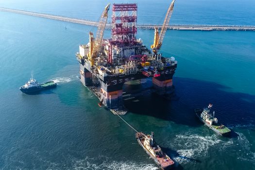 Drilling platform in the port. Towing of the oil platform.