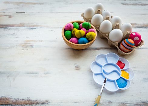 Eggs and coloring tools are prepared on the table to decorate the Easter decorations.