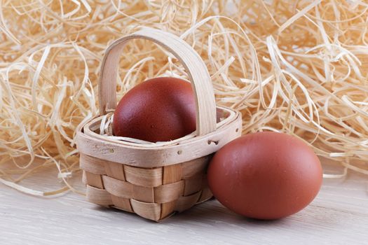Two eggs basket wood straw