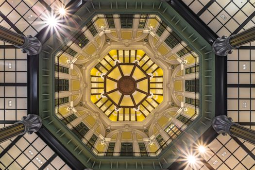 Ceiling of the dome of the Marunouchi North exit of the Tôkyô station in Japan. At each end of the upper octagon an eagle looking to the left opens wide wings of 2.1m wingspan. On the lower one are represented eight signs of the zodiac with the exception of the Rabbit, the mouse, the horse and the rooster.