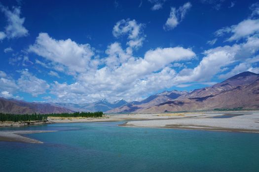  The Yamdrok Yumtso lake,Tibet, Yamdroog is the fifth largest lake in the Tibet Autonomous Region and the largest inland brackish lake in southern Tibet.  