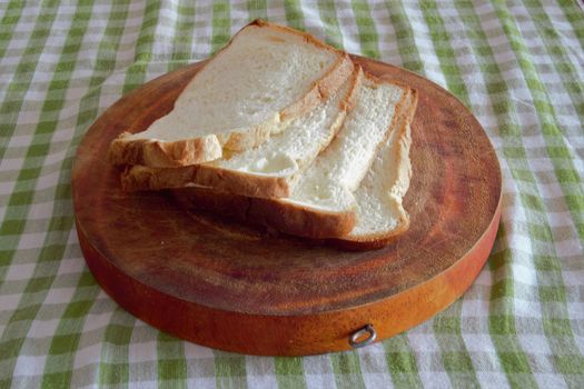 white slices of bread