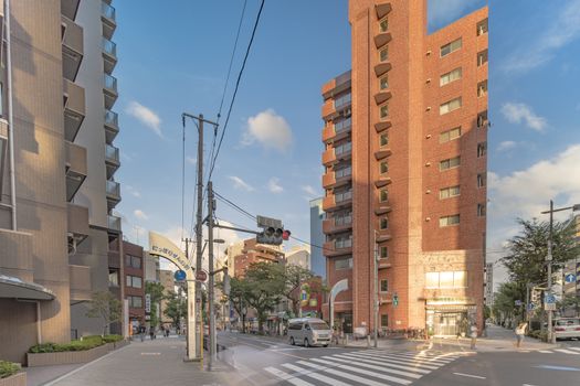 Metal portal that marks the entrance to Nippori's textile district, which stretches more than a kilometer and brings together more than 80 wholesalers of Japanese and Western fabrics in the Arakawa district of Tokyo.