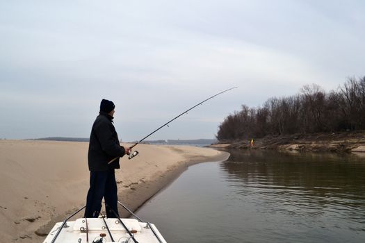 Fishing for predators on the arms of the Danube on a cold January day (here picturesque places on the Jianu arm)
Travel to these natural, wild and picturesque places