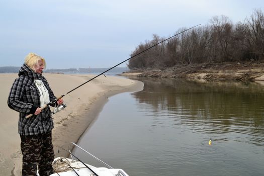Fishing for predators on the arms of the Danube on a cold January day (here picturesque places on the Jianu arm)
Travel to these natural, wild and picturesque places