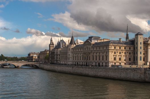 walk along the banks of the Seine, Paris, france