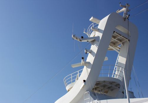 Antennas and communication devices of a cruise ship