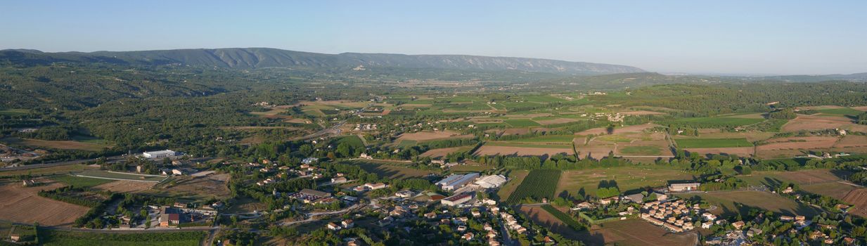 hot air balloon flight in the vaucluse above the village of Roussillon, France