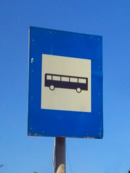 the sign for bus stop