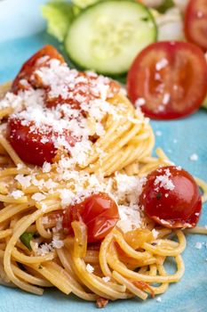 spaghetti pasta with cherry tomatoes