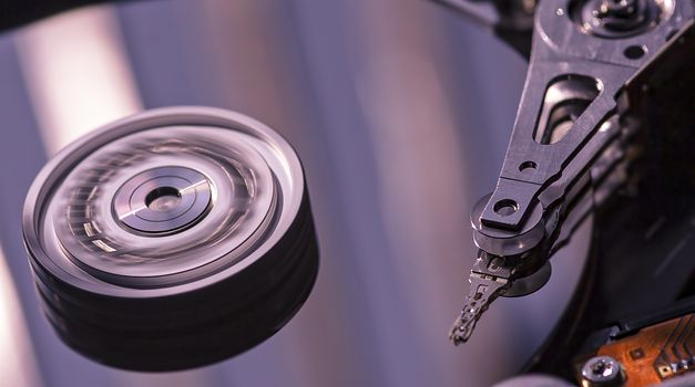 Detail of the inside of a hard disk with the reading head in operation