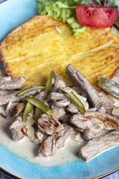 boef stroganoff on a plate