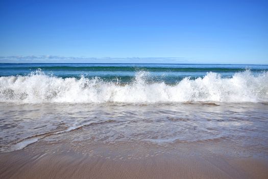 Wave crashing perfectly at the beach