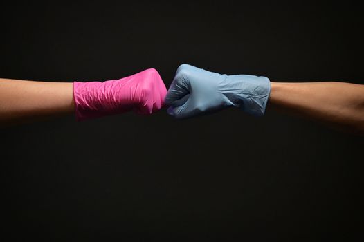 Fist bumps, high-fives spread fewer germs than handshakes